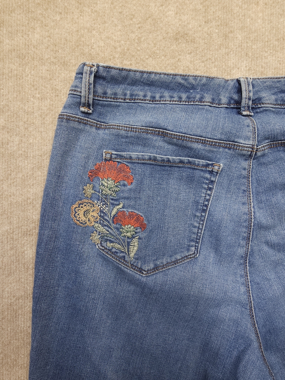 STYLE & Co Curvy Boyfriend Embroidered Jeans Size 12 Bootcut Stretch - Picture 6 of 9